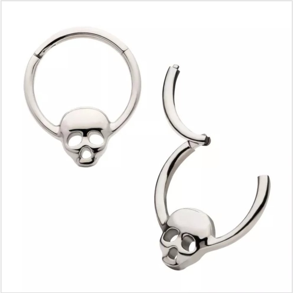 Titanium with Centered Skull Front Facing Hinged Segment Clicker